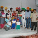 गुरुद्वारा साहिब भोपाल जठेरे में धार्मिक समागम आयोजित,सुंदर व साफ कापियां लिखने वाले बच्चों को सम्मानित किया गया।