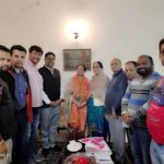 भाजपा प्रधान पब्बी ने मंडल महिला मोर्चा प्रधान के घर पहुंच उन्हें किया सम्मानित