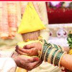 शादी करने पर मोदी सरकार इन्हें देगी ढाई लाख रुपये