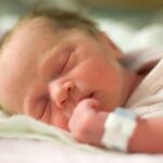 बच्चा पैदा हुआ तो अस्पताल में छोड़ भाग गए घरवाले