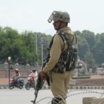 जम्मू-कश्मीर : सुरक्षा बलों को बस में मिली 15 किलो विस्फोटक सामग्री, 2 शख्स गिरफ्तार