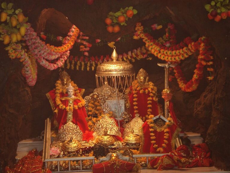 Read more about the article रेल टिकट के साथ माता के दर्शन की भी बुकिंग