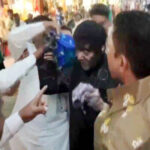 उद्धव ठाकरे के खिलाफ बोलने पर BJP के एक नेता को स्याही से नहलाने का VIDEO वायरल, शिवसेना कार्यकर्ताओं पर जबरन साड़ी पहनाने का आरोप