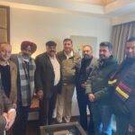 नाराज चल रहे कांग्रेस के सीनियर नेता जिम्मी शेखर कालिया को प्रदेश प्रभारी हरीश चाैधरी ने मनाया