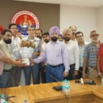 डिजिटल मीडिया एसोसिएशन (DMA ) ने फूलों का गुलदस्ता भेंट कर जालंधर के नए पुलिस कमिश्नर सतिंदर सिंह का किया स्वागत